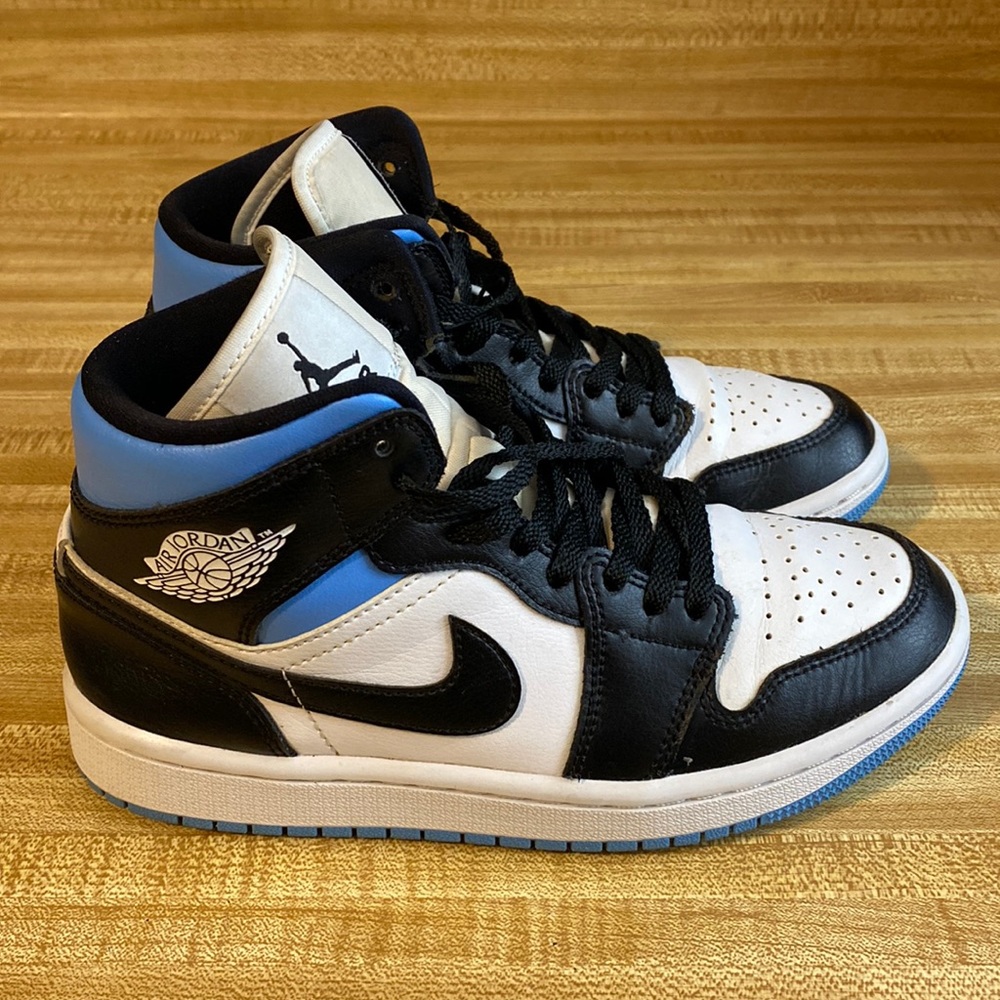 Nike Air Jordan 1 Mid University Black/White Blue BQ6472-102 Women’s Size 5